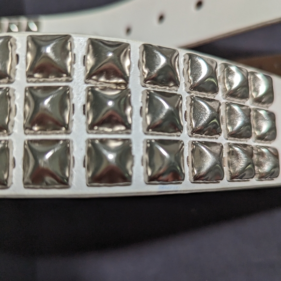 "Fayear" Studded Belt - Picture 2 of 3